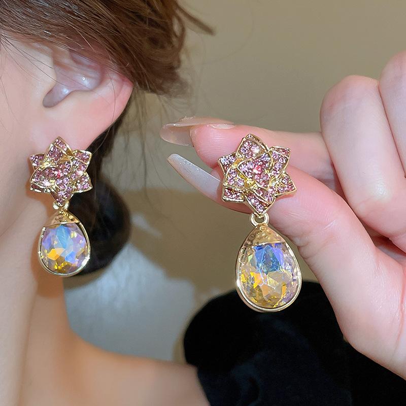 Water drop flower earrings women s French retro temperament earrings fashion light luxury earrings niche high sense
Water drop flower earrings women s French retro temperament earrings fashion light luxury earrings niche high sense