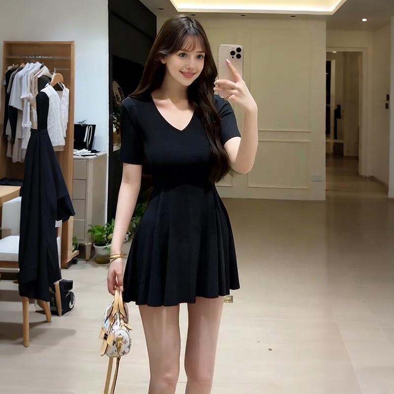 Women s Pink V-Neck Knitted Slim-Fit Short Dress with Short Sleeves and Waist-Cinching Hot Girl Style. Small чорний
Women s Pink V-Neck Knitted Slim-Fit Short Dress with Short Sleeves and Waist-Cinching Hot Girl Style. Small чорний