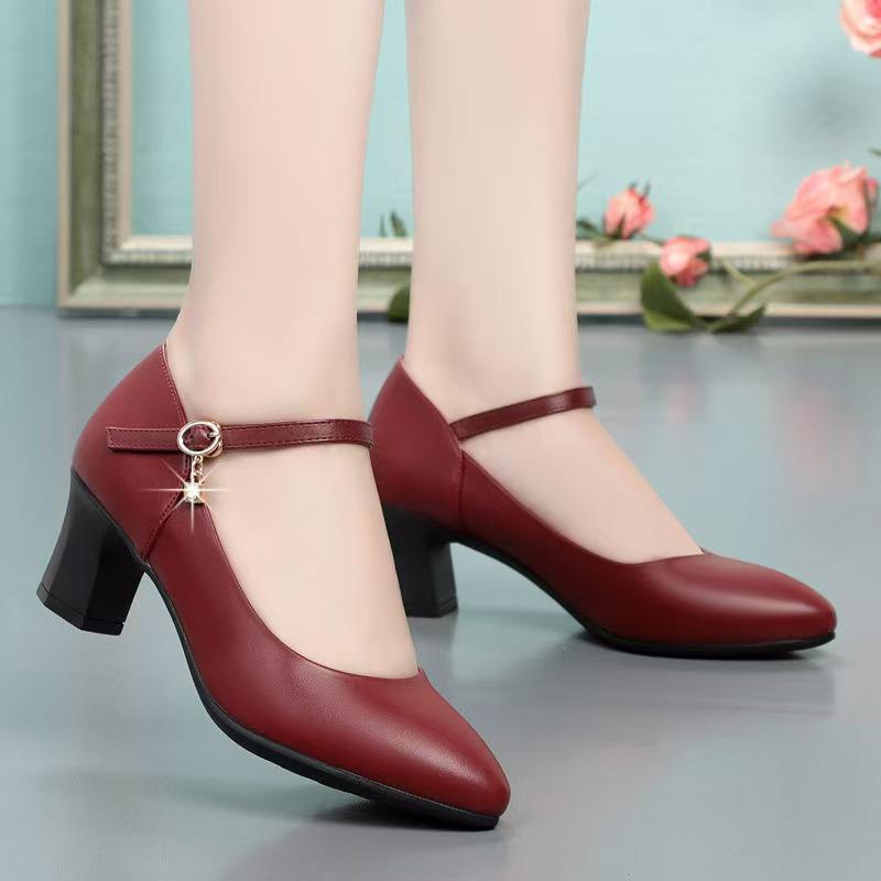 Soft Leather Mid-Heel Non-Slip Women s Shoes for Work or Dancing with Cheongsam; One-Buckle Style for Middle-Aged Women 35 грязно-белый
Soft Leather Mid-Heel Non-Slip Women s Shoes for Work or Dancing with Cheongsam; One-Buckle Style for Middle-Aged Women 35 грязно-белый