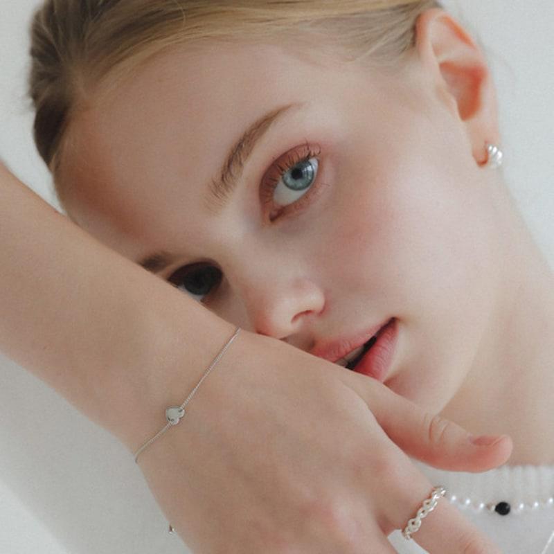 J.Lauren Mini Heart Chain Bracelet B01014 single type
J.Lauren Mini Heart Chain Bracelet B01014 single type