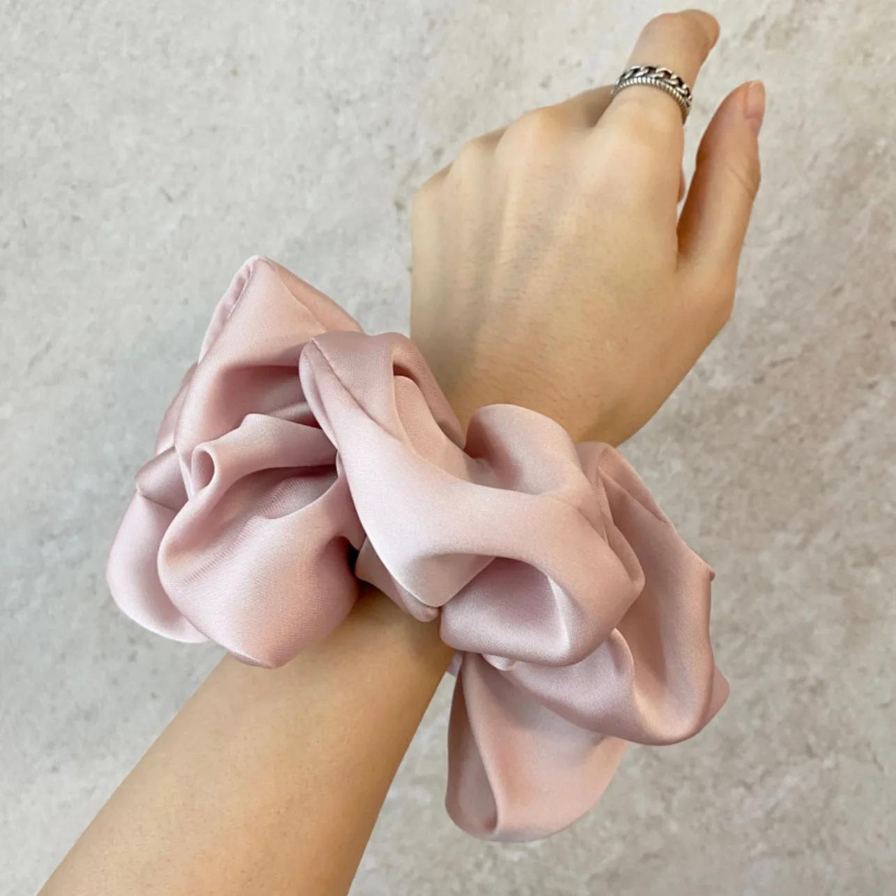 Fashion 1PC Oversized Silk Scrunchies For Women Korean Chiffon Elastic Hair Ties Ponytail Holder Headwear Chouchou Cheveux Femme розовый
Fashion 1PC Oversized Silk Scrunchies For Women Korean Chiffon Elastic Hair Ties Ponytail Holder Headwear Chouchou Cheveux Femme розовый