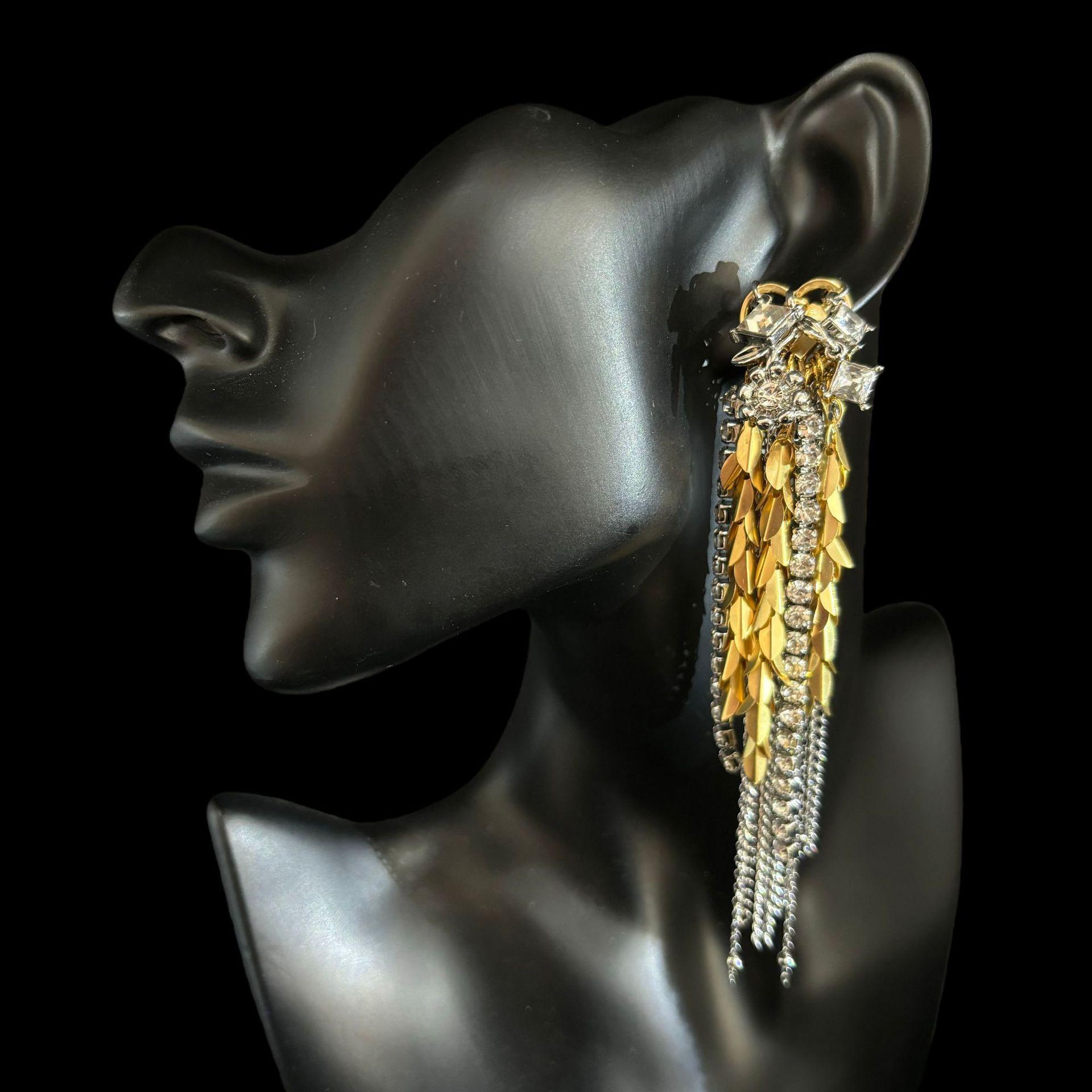 Golden Fireworks Wheat Ears Fringed Earrings Pearl Flowers Inlaid Zircon High-End Color Matching Full Diamond Water Drop Earrings
Golden Fireworks Wheat Ears Fringed Earrings Pearl Flowers Inlaid Zircon High-End Color Matching Full Diamond Water Drop Earrings