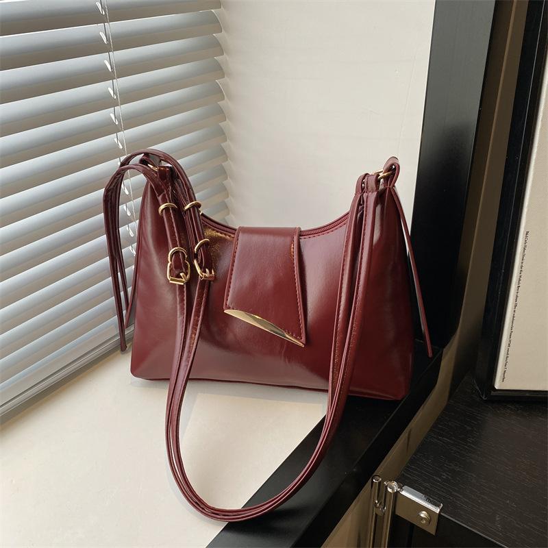 Solid color soft surface underarm bag women s new fashion trendy personality simple shoulder bag versatile messenger bag красный
Solid color soft surface underarm bag women s new fashion trendy personality simple shoulder bag versatile messenger bag красный