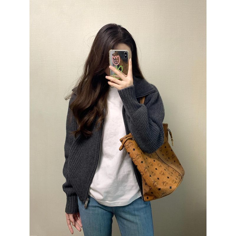 Retro Gray Lapel Knitting Cardigan Outwear Female 2025 Autumn Loose and Lazy Style Double Zipper Turtleneck Outerwear Sweater Grey S
Retro Gray Lapel Knitting Cardigan Outwear Female 2025 Autumn Loose and Lazy Style Double Zipper Turtleneck Outerwear Sweater Grey S