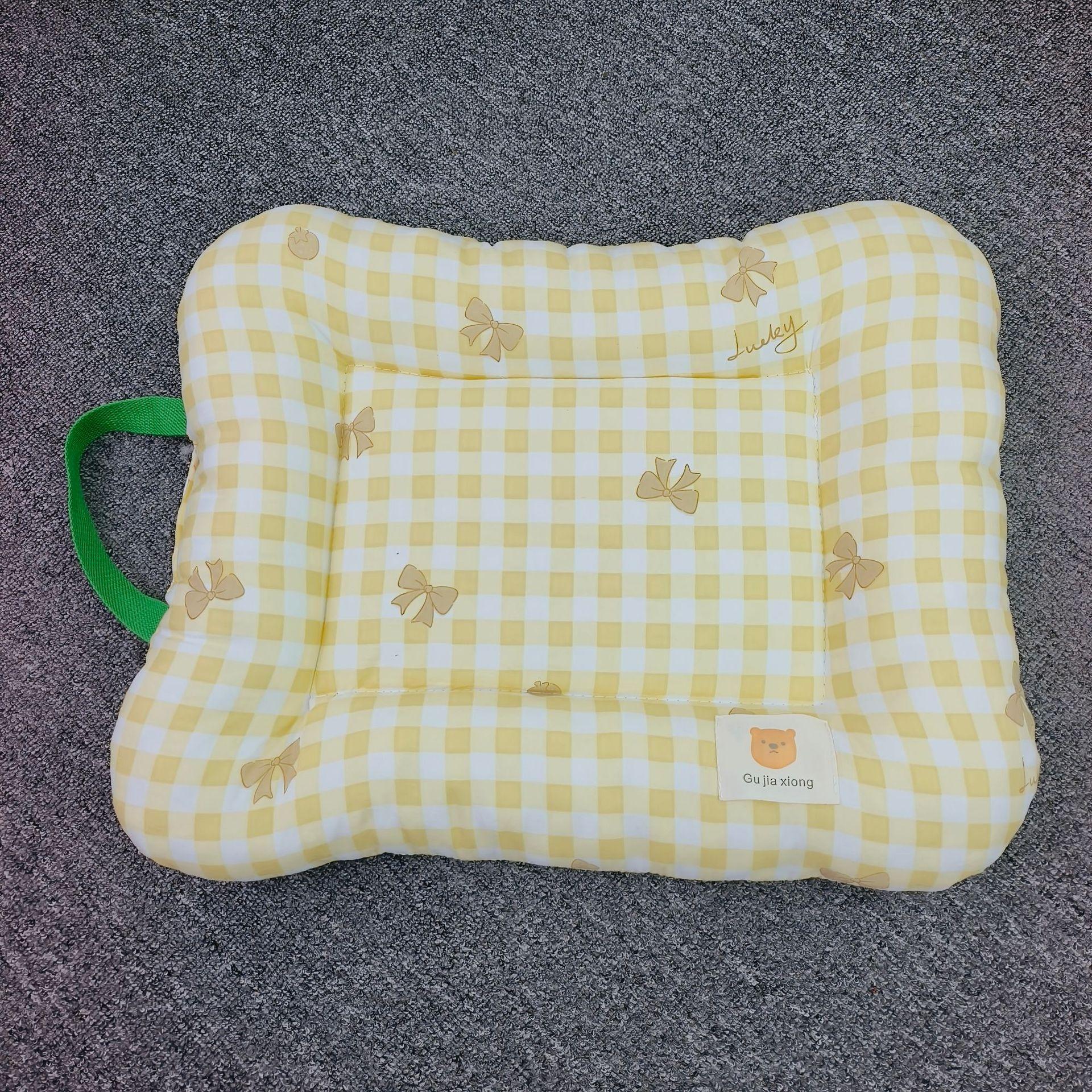 Маленький свежий осенне-зимний коврик для домашних животных, коврик для собак, клетчатый матрас для домашних животных, всесезонный утолщенный коврик для маленьких собак и кошек 40*50cm
Маленький свежий осенне-зимний коврик для домашних животных, коврик для собак, клетчатый матрас для домашних животных, всесезонный утолщенный коврик для маленьких собак и кошек 40*50cm