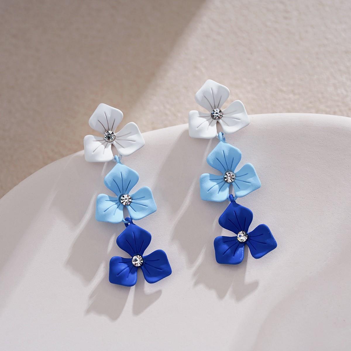 Diamond gradual change blue flower fringed earrings fashionable small fresh sweet stud earrings niche simple versatile earrings
Diamond gradual change blue flower fringed earrings fashionable small fresh sweet stud earrings niche simple versatile earrings