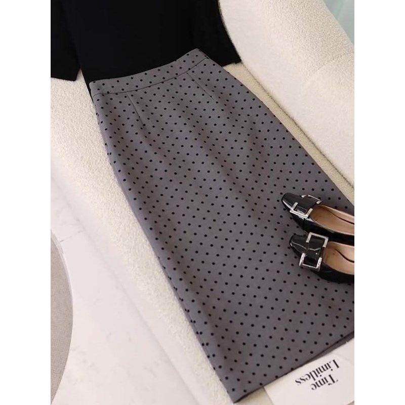 Gentle Style Black Pullover and Grey Polka Dot Skirt Set - Spring & Autumn Collection 3XL (for 67.5-72.5 kg)
Gentle Style Black Pullover and Grey Polka Dot Skirt Set - Spring & Autumn Collection 3XL (for 67.5-72.5 kg)