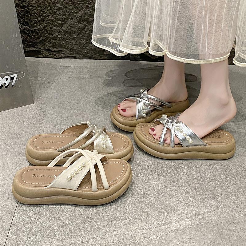 Platform slippers pearl one-word drag women s outer wear 2025 summer new fashion casual lazy small cool slippers 35 шампанского
Platform slippers pearl one-word drag women s outer wear 2025 summer new fashion casual lazy small cool slippers 35 шампанского