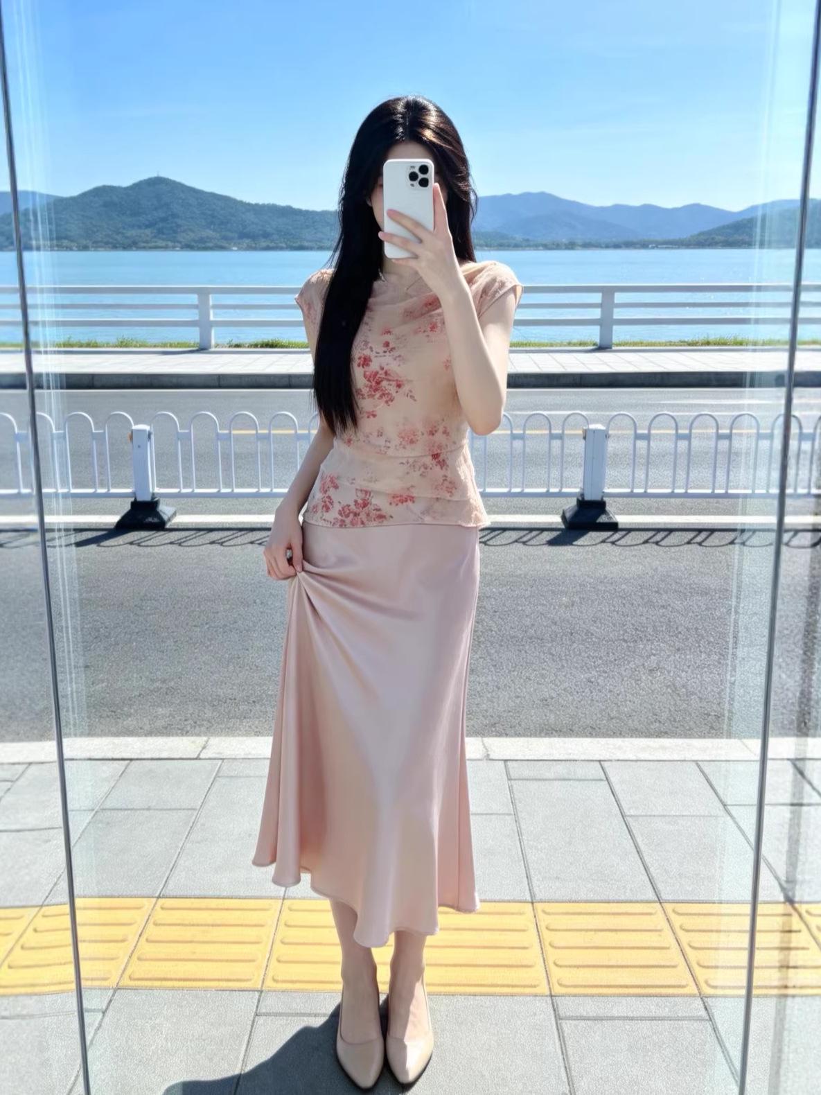 Women s Summer Floral Print T-shirt Set - Elegant, Slimming, and Casual M (48-53 kg)
Women s Summer Floral Print T-shirt Set - Elegant, Slimming, and Casual M (48-53 kg)