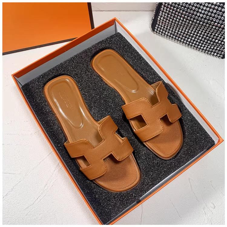 Тапочки Женские Верхняя одежда 2025 Новая Летняя Мода Универсальные Сандалии на Плоской Подошве для Пляжа Путешествий с Одним Словом 34 коричневый
Тапочки Женские Верхняя одежда 2025 Новая Летняя Мода Универсальные Сандалии на Плоской Подошве для Пляжа Путешествий с Одним Словом 34 коричневый