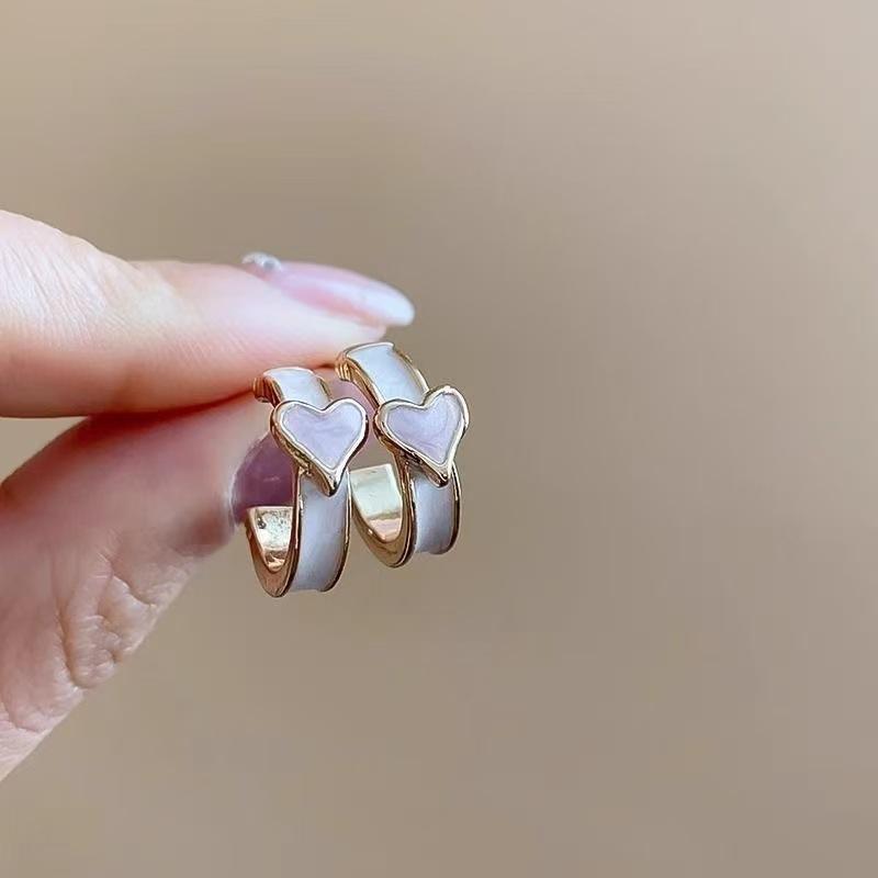 Fashion Heart-Shaped Red Drop Oil Earrings for Women Girls Exquisite Gold Color C-Shaped Earrings Simple Jewelry Accessories
Fashion Heart-Shaped Red Drop Oil Earrings for Women Girls Exquisite Gold Color C-Shaped Earrings Simple Jewelry Accessories