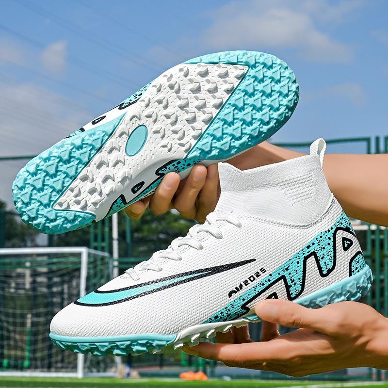 Новые футбольные бутсы Ronaldo Assassin с высоким верхом мужские с шипами детские для мальчиков и девочек взрослые бархатные теплые тренировочные бутсы 46
Новые футбольные бутсы Ronaldo Assassin с высоким верхом мужские с шипами детские для мальчиков и девочек взрослые бархатные теплые тренировочные бутсы 46