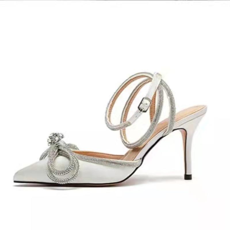 Модные хрустальные босоножки на шпильке, летние новинки, острый носок, мелкий вырез, ремешок с заклепками и бантом-бабочкой, нескользящие высокие каблуки 37
Модные хрустальные босоножки на шпильке, летние новинки, острый носок, мелкий вырез, ремешок с заклепками и бантом-бабочкой, нескользящие высокие каблуки 37