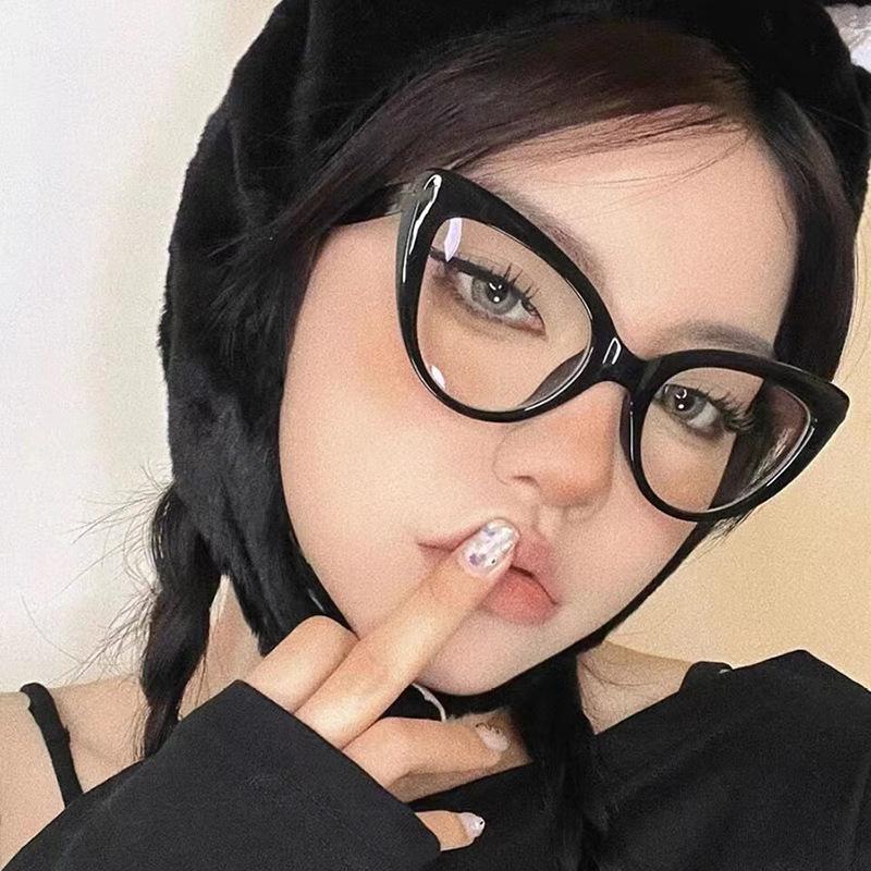 Модные солнцезащитные очки «кошачий глаз» Модные солнцезащитные очки в винтажном стиле с металлическими шарнирными очками
Модные солнцезащитные очки «кошачий глаз» Модные солнцезащитные очки в винтажном стиле с металлическими шарнирными очками