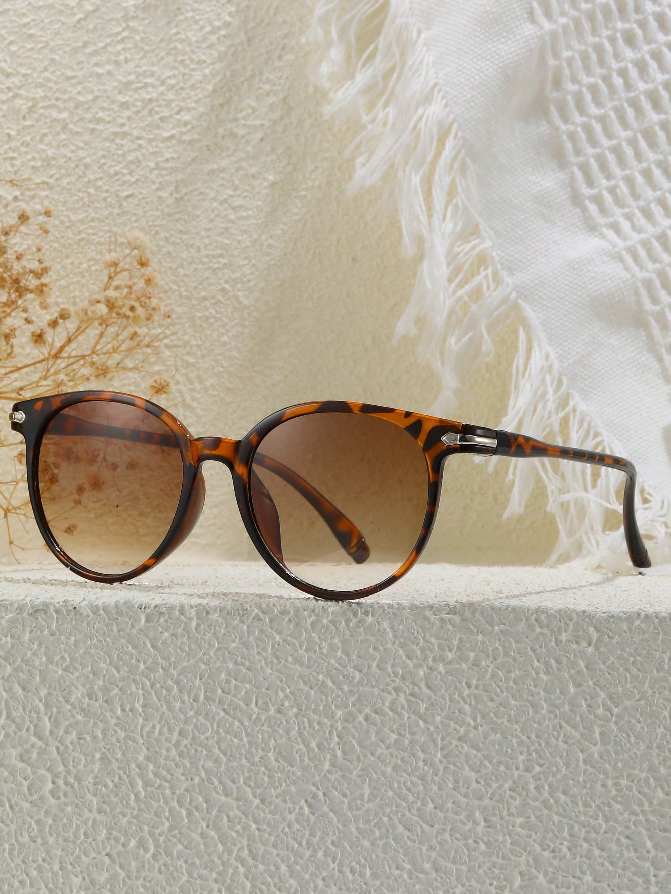 1/2 шт. Модные круглые солнцезащитные очки в пластиковой оправе для женщин и мужчин, повседневные солнцезащитные очки, аксессуары для очков.
1/2 шт. Модные круглые солнцезащитные очки в пластиковой оправе для женщин и мужчин, повседневные солнцезащитные очки, аксессуары для очков.