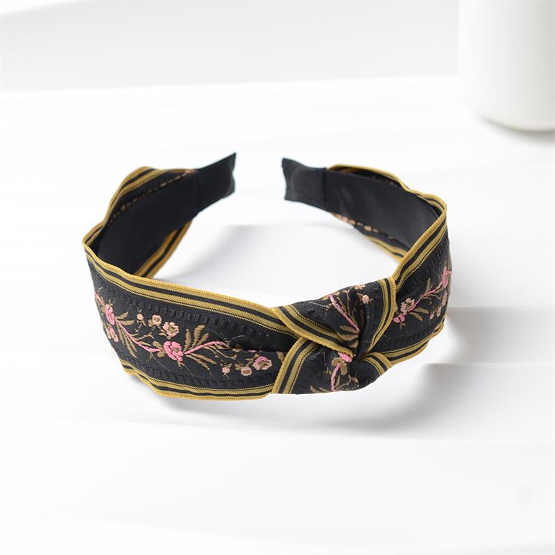Модная женская повязка на голову с вышитой лентой и узлом по центру для девочек в стиле бохо, повязка на голову для женщин, аксессуары для волос
Модная женская повязка на голову с вышитой лентой и узлом по центру для девочек в стиле бохо, повязка на голову для женщин, аксессуары для волос