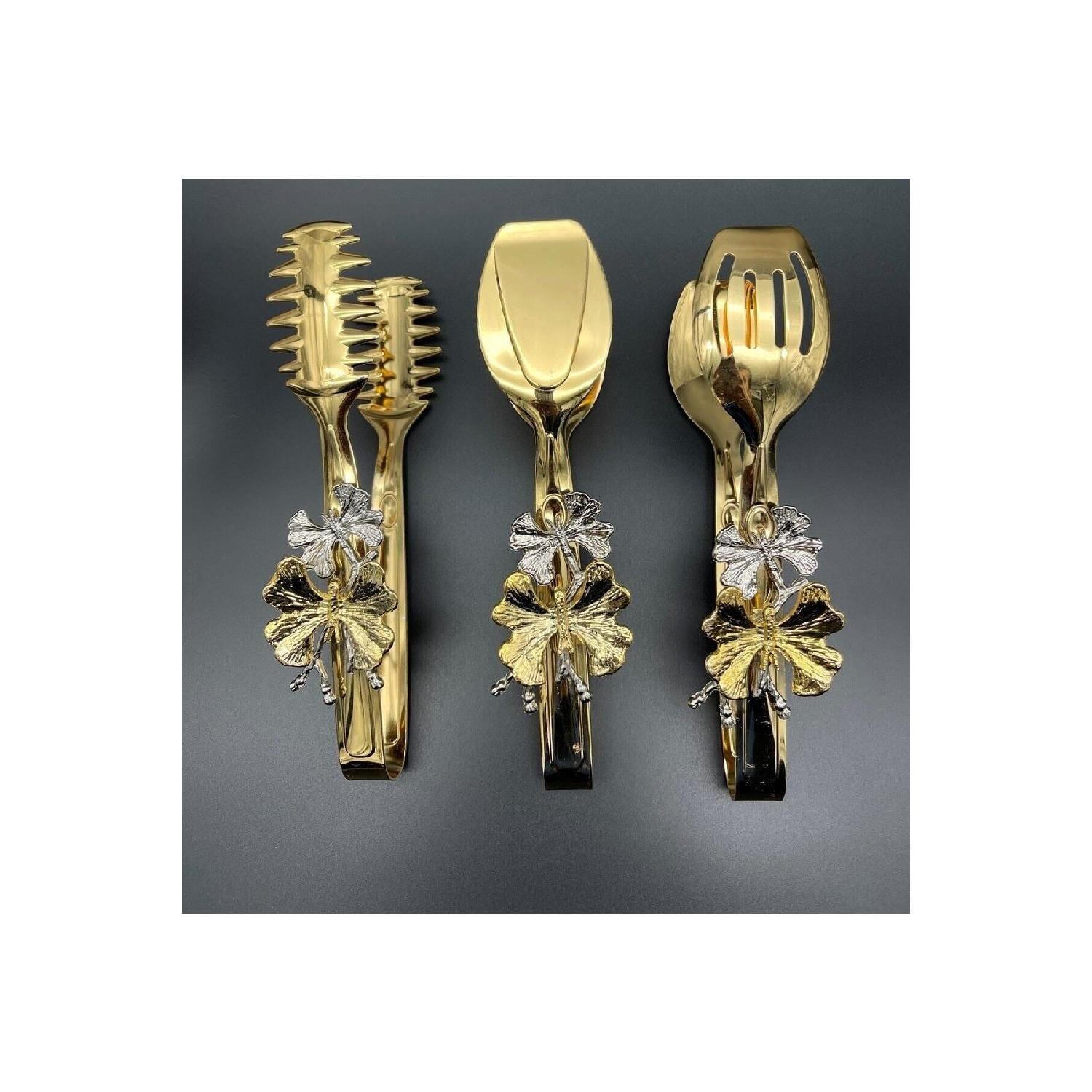 Kelebekli Gold Stylish Service Presentation Set Набір щипців з 3 предметів з титановим покриттям Нержавіюча сталь золотий
Kelebekli Gold Stylish Service Presentation Set Набір щипців з 3 предметів з титановим покриттям Нержавіюча сталь золотий