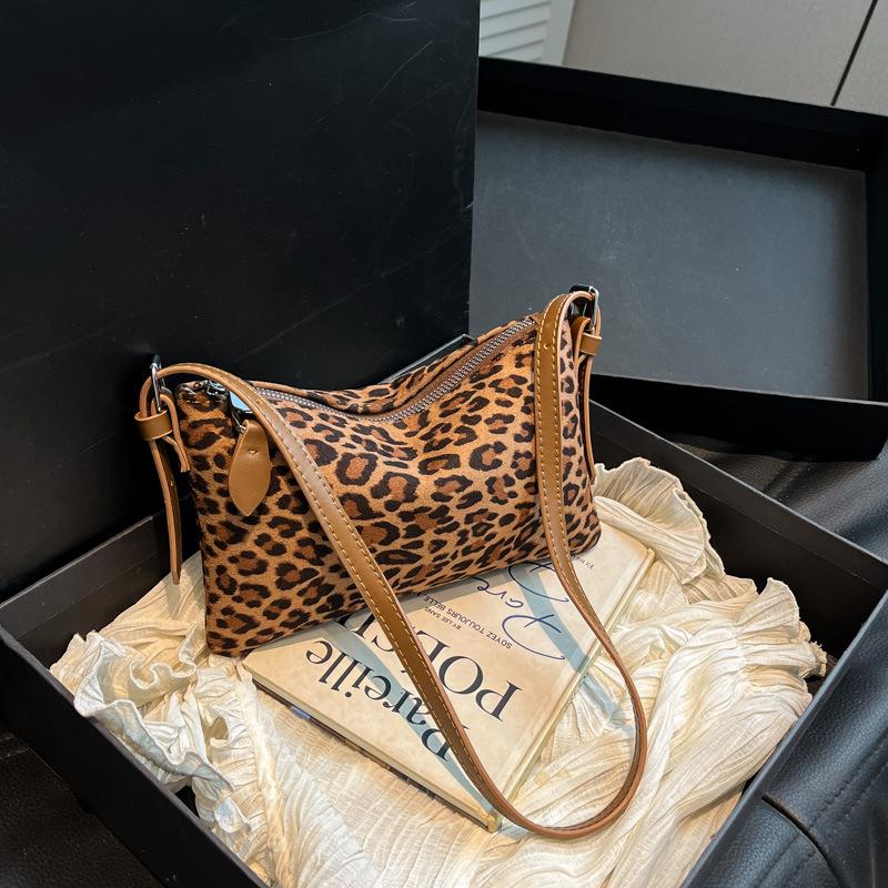 Нишевая новая осенняя мода ретро леопардовый принт женская сумка для работы через плечо коричневый
Нишевая новая осенняя мода ретро леопардовый принт женская сумка для работы через плечо коричневый