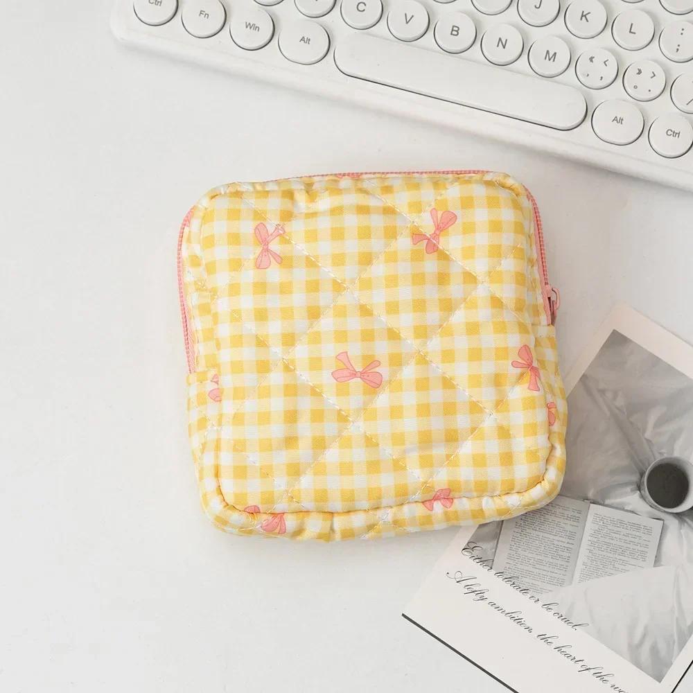 Cute Bow Women Mini Cosmetic Bag Sanitary Napkins Storage Bag Portable Tampon Holder Case Mini Makeup Lipstick Storage Bag Pouch 12.5X12.5cm
Cute Bow Women Mini Cosmetic Bag Sanitary Napkins Storage Bag Portable Tampon Holder Case Mini Makeup Lipstick Storage Bag Pouch 12.5X12.5cm