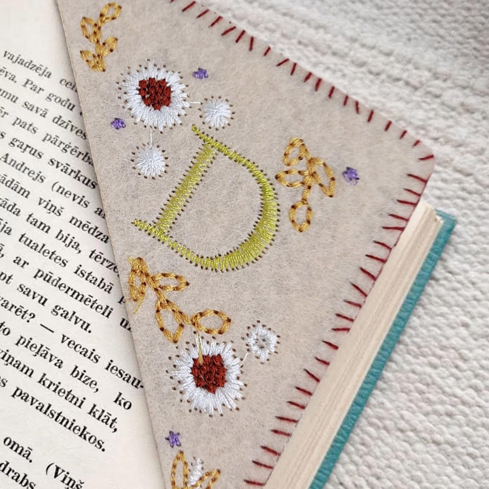 26 Letters Embroidered Corner Bookmarks Felt Triangle Label Bookmark Elegant Personalized Bookmarks Stationery Office Supplies One Size
26 Letters Embroidered Corner Bookmarks Felt Triangle Label Bookmark Elegant Personalized Bookmarks Stationery Office Supplies One Size