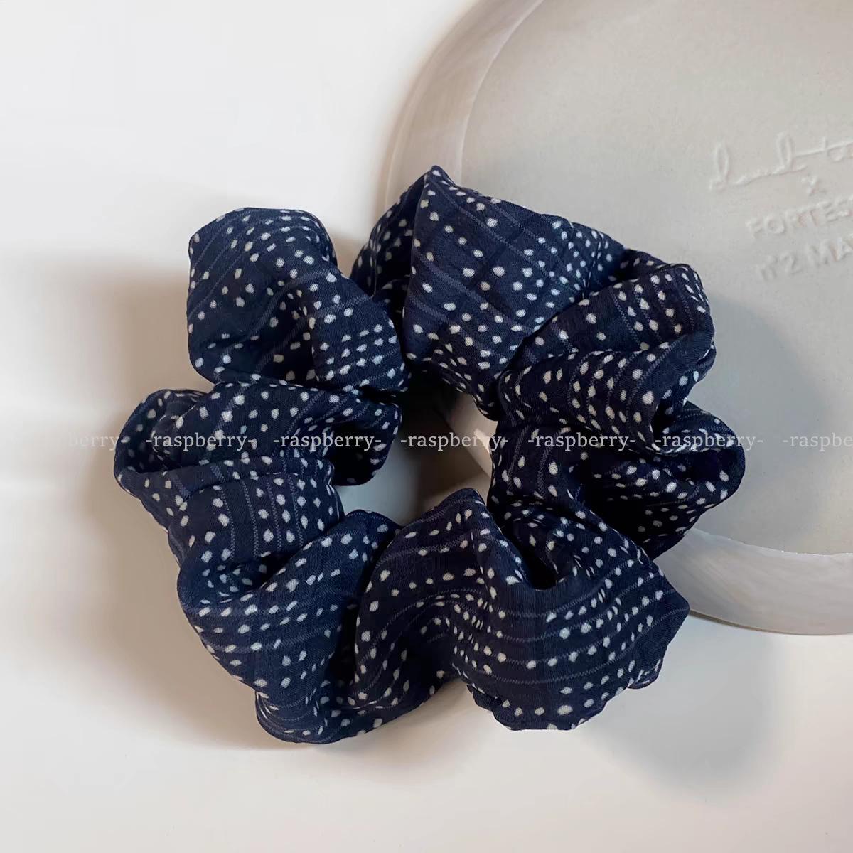 Korean Style Elegant Wave Dot Hair Tie - Chic Fashion Accessory
Korean Style Elegant Wave Dot Hair Tie - Chic Fashion Accessory