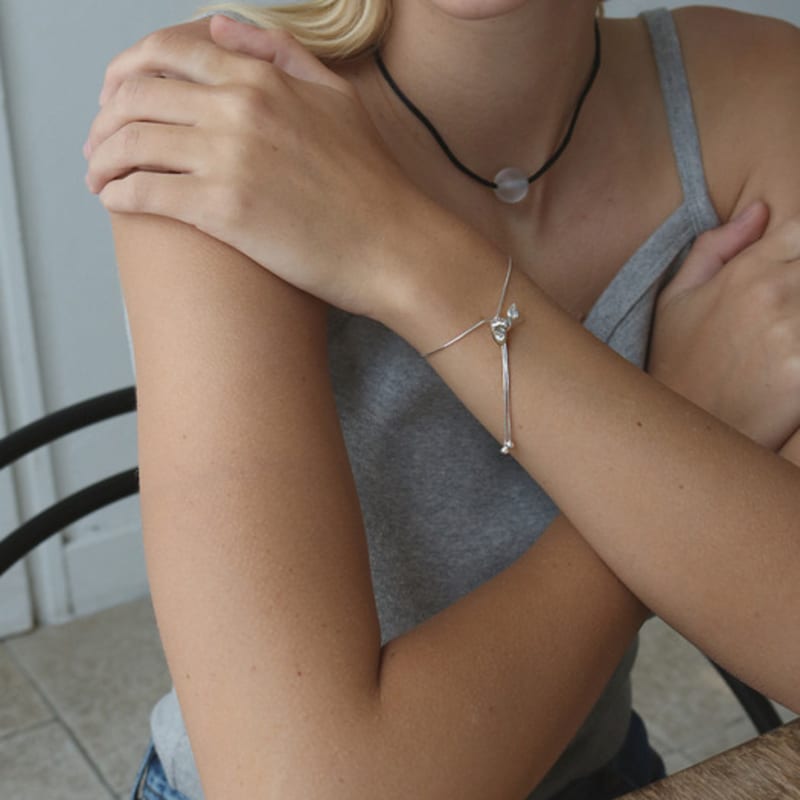 STUDIO LEIGH SILKY RIBBON BRACELET SILVER
STUDIO LEIGH SILKY RIBBON BRACELET SILVER