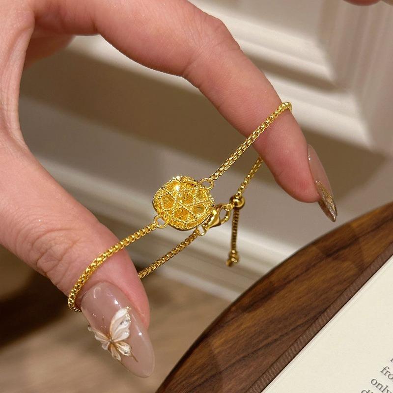 Fashion Charm Square geometry Bracelets for women High Class Feeling Unique bangles Light Luxury Party Wedding Jewelry
Fashion Charm Square geometry Bracelets for women High Class Feeling Unique bangles Light Luxury Party Wedding Jewelry