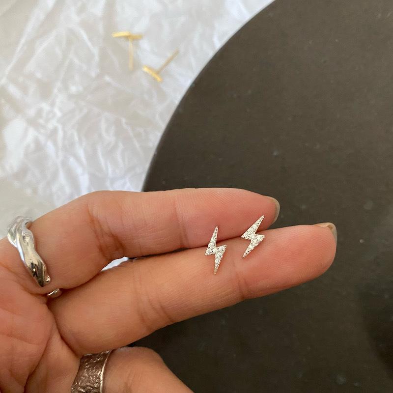 1Pairs Stainless Steel Stud Earrings for Women Trendy Jewelry Gold Lightning Piercing Earring for Teens Ear Cuffs срібний
1Pairs Stainless Steel Stud Earrings for Women Trendy Jewelry Gold Lightning Piercing Earring for Teens Ear Cuffs срібний