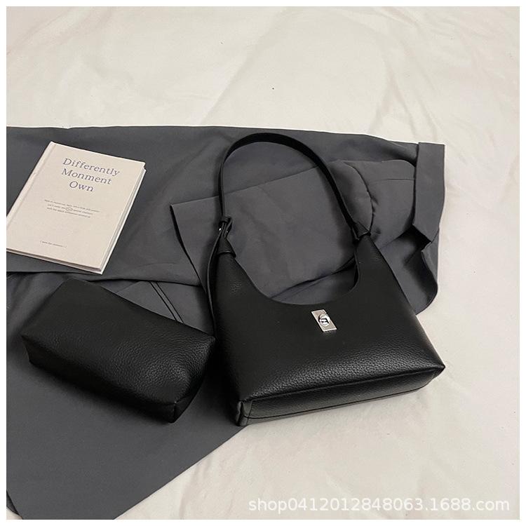 Underarm bag women s 2025 new high-end foreign style women s niche design ins fashion explosion shoulder messenger bag чёрный
Underarm bag women s 2025 new high-end foreign style women s niche design ins fashion explosion shoulder messenger bag чёрный