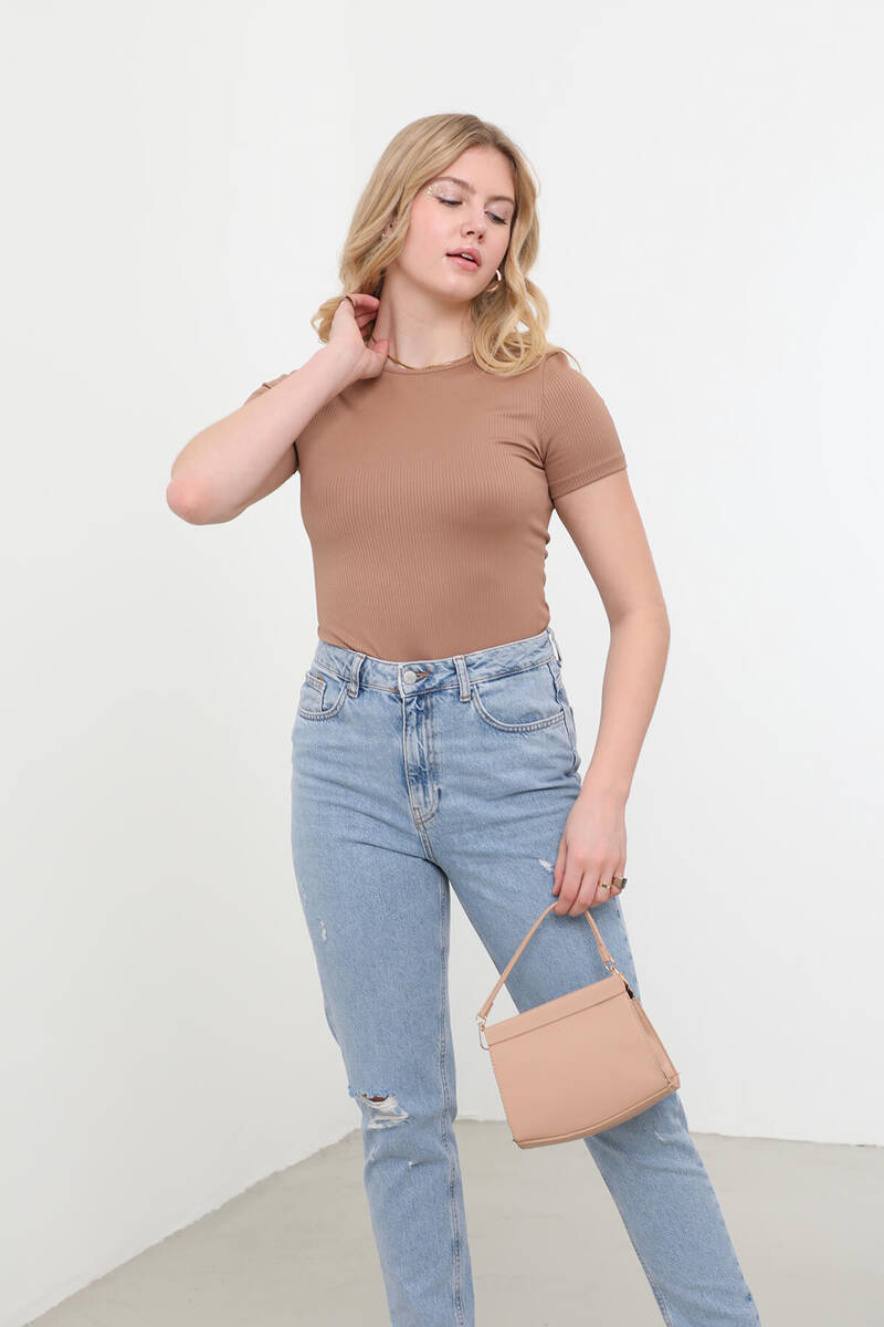 Боди из норки в рубчик с перекрестными ремешками M света кофе
Боди из норки в рубчик с перекрестными ремешками M света кофе