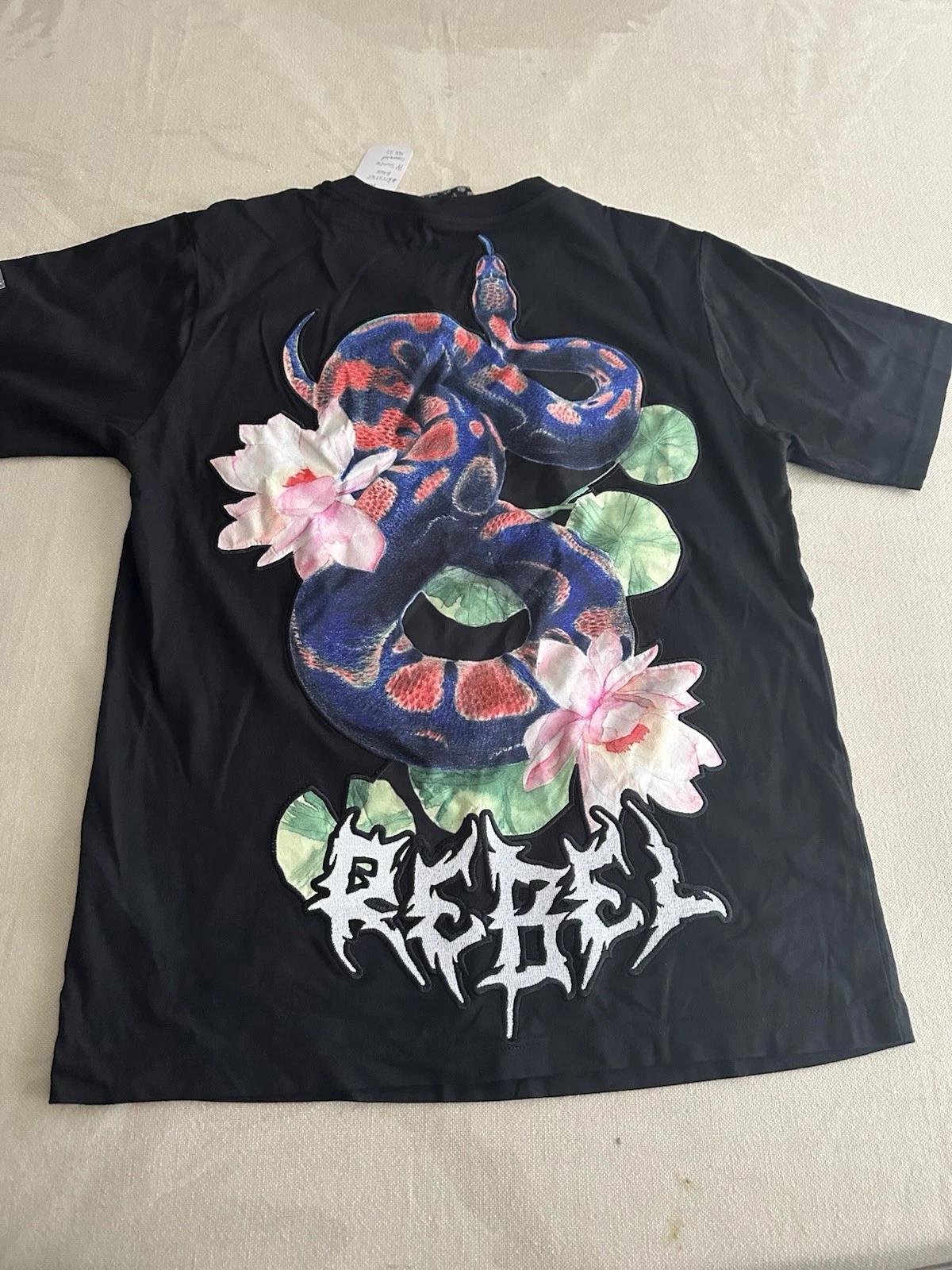 Embroidered Patch Snake & flower Graphic 100% Cotton T-shirt Mens Tees Top XL
Embroidered Patch Snake & flower Graphic 100% Cotton T-shirt Mens Tees Top XL