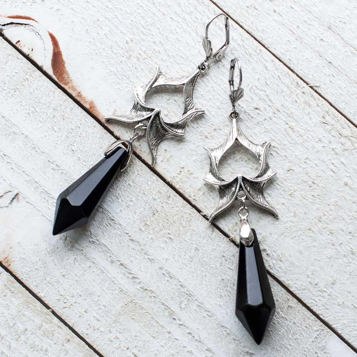 Gothic Silver Color Dragon Wing Red Conical Crystal Pendant Dangle Earrings for Women Hallowmas Party Witch Magic Jewelry Gifts чорний
Gothic Silver Color Dragon Wing Red Conical Crystal Pendant Dangle Earrings for Women Hallowmas Party Witch Magic Jewelry Gifts чорний
