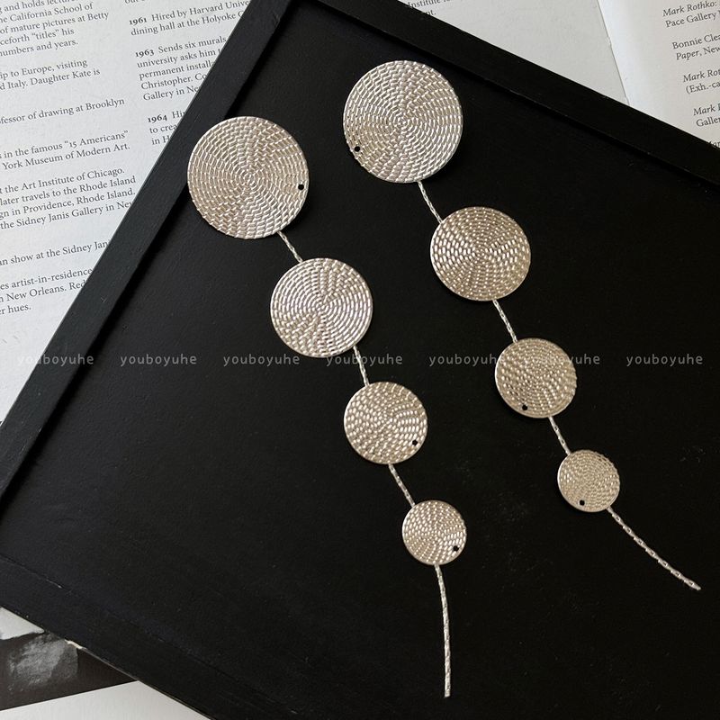 Ancient Replica! Old Qian Style Wafer Long Fringe Earrings Women s Accessible Luxury Fancy High-Profile Earrings Beautiful Earrings Silver round tassel earrings-Silver Needle
Ancient Replica! Old Qian Style Wafer Long Fringe Earrings Women s Accessible Luxury Fancy High-Profile Earrings Beautiful Earrings Silver round tassel earrings-Silver Needle