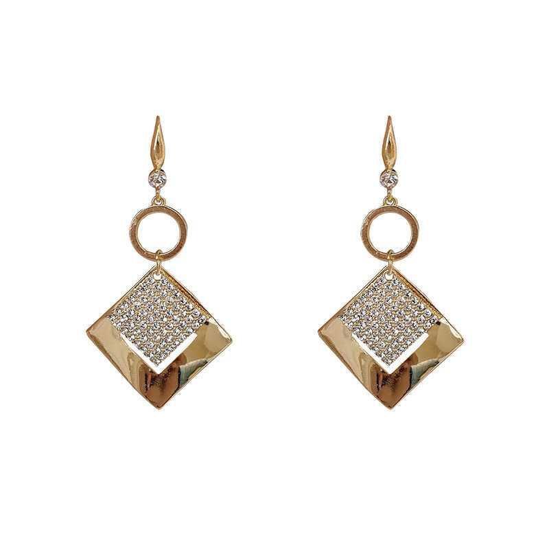 2024 Trendy Geometric Dangle Earrings for Women – High-End Summer Style
2024 Trendy Geometric Dangle Earrings for Women – High-End Summer Style