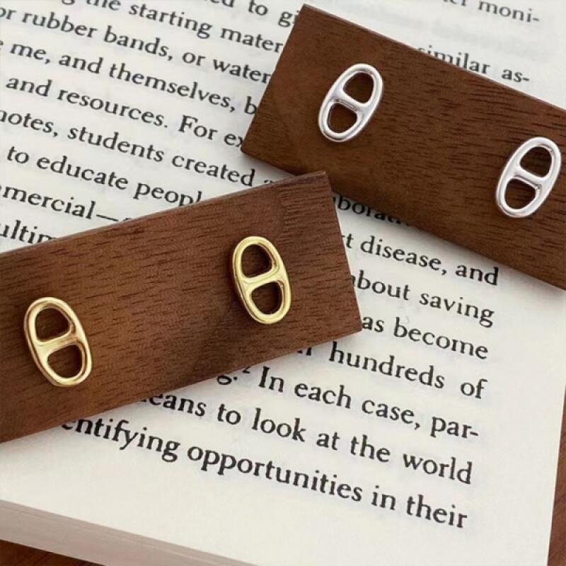 Open clip oval earrings 2 colors gold
Open clip oval earrings 2 colors gold