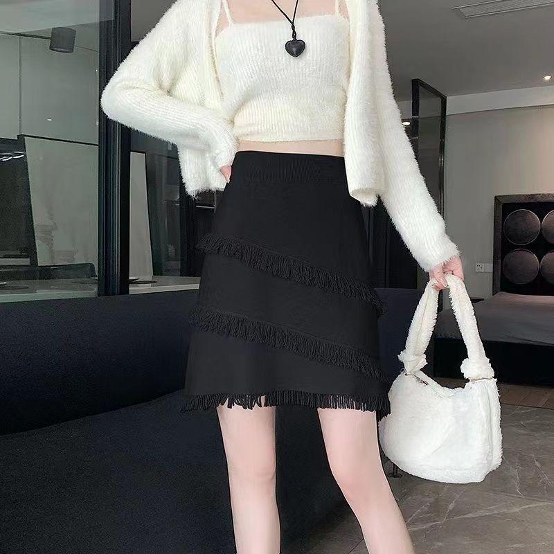 2025 Autumn/Winter High-Waisted A-Line Knit Midi Skirt with Tassel Patchwork One size fits 80-120 kg чёрный
2025 Autumn/Winter High-Waisted A-Line Knit Midi Skirt with Tassel Patchwork One size fits 80-120 kg чёрный