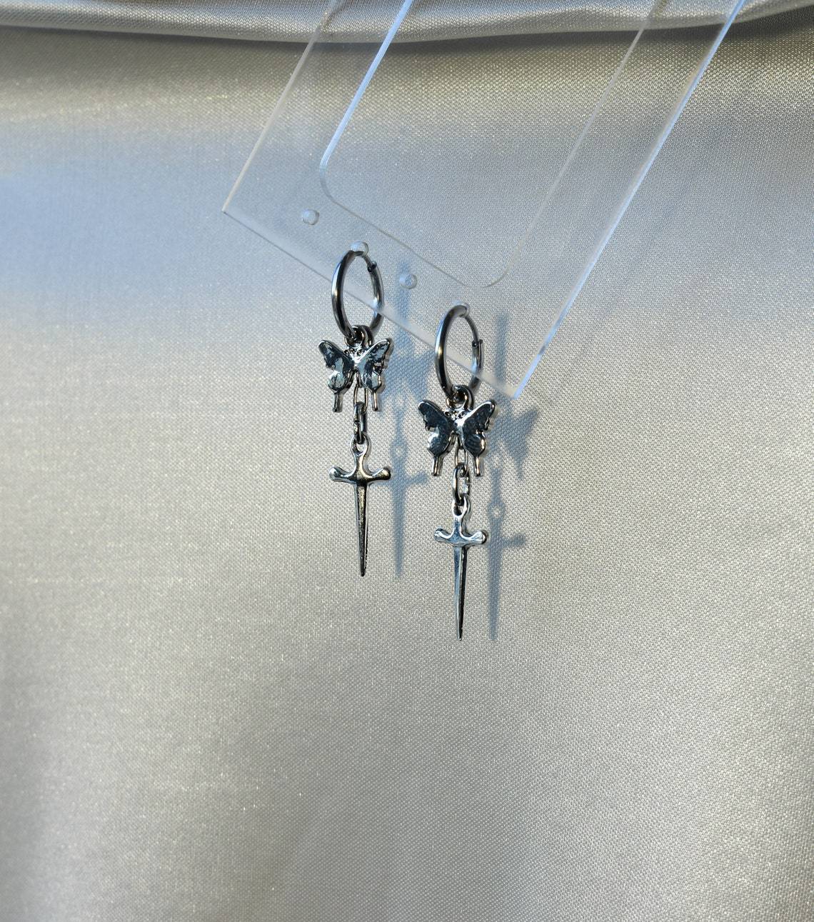 Gothic Personality Sliver Color Butterfly Sword Cross Dangle Earrings for Women Hallowmas Hip-hop Punk Jewelry Accessories Gift
Gothic Personality Sliver Color Butterfly Sword Cross Dangle Earrings for Women Hallowmas Hip-hop Punk Jewelry Accessories Gift