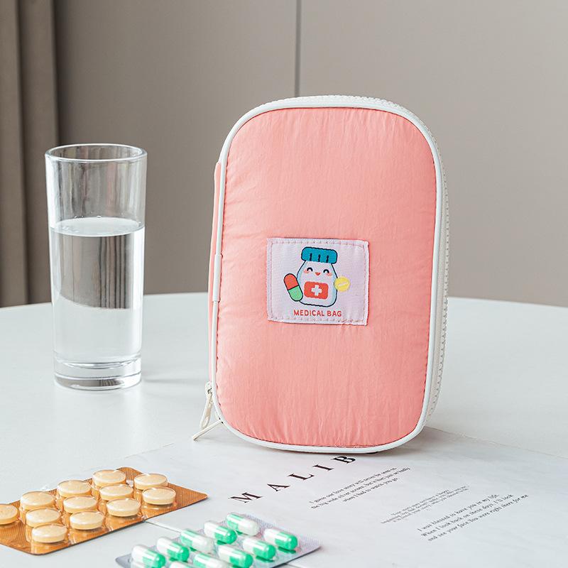 Portable First Aid Kit Pouch Home Medicine Storage Bag For Outdoor Travel Medical Bag Home Rescue Emergency Survival Kit розовый
Portable First Aid Kit Pouch Home Medicine Storage Bag For Outdoor Travel Medical Bag Home Rescue Emergency Survival Kit розовый