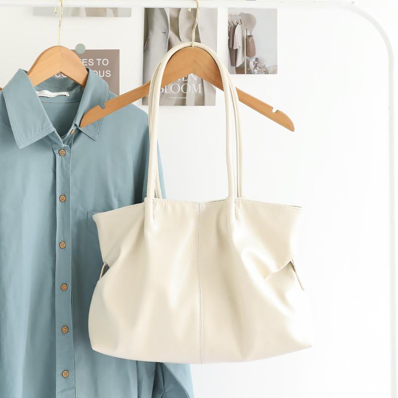 Soft Leather Women s Large Capacity Tote Bag Versatile Pleated Shoulder Bags Commuter Handbag Daily Shopping Bag Top-Handle Bags 35x12x25cm
Soft Leather Women s Large Capacity Tote Bag Versatile Pleated Shoulder Bags Commuter Handbag Daily Shopping Bag Top-Handle Bags 35x12x25cm