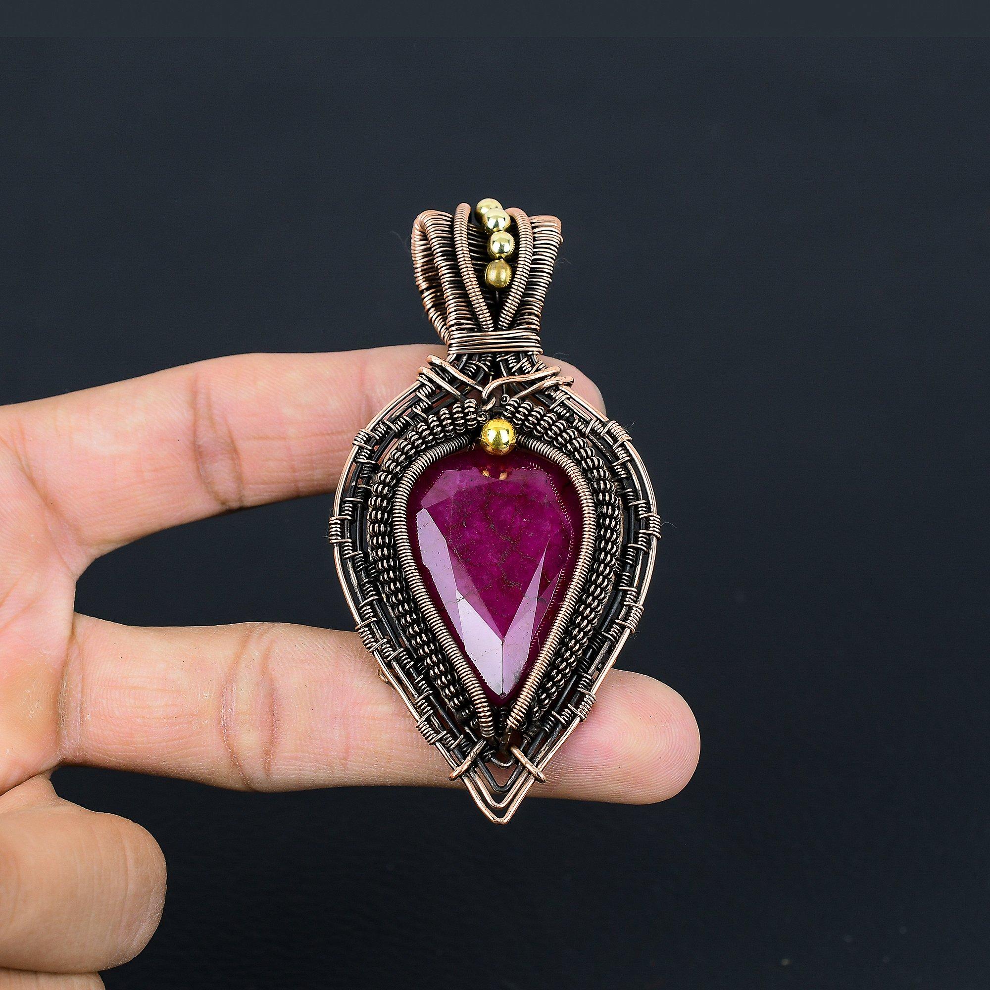 Рубиновый кулон Ювелирные изделия из драгоценных камней, Кулон ручной работы, обернутый медной проволокой 999 пробы, Ювелирные изделия новейшего дизайна 2.55 Inches
Рубиновый кулон Ювелирные изделия из драгоценных камней, Кулон ручной работы, обернутый медной проволокой 999 пробы, Ювелирные изделия новейшего дизайна 2.55 Inches