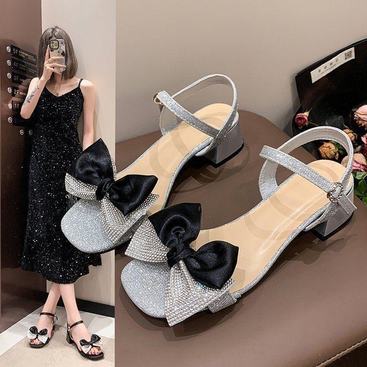 Bow hollow high heels women s 2025 summer new middle heel square head word with splicing rhinestone sandals fashion 35
Bow hollow high heels women s 2025 summer new middle heel square head word with splicing rhinestone sandals fashion 35