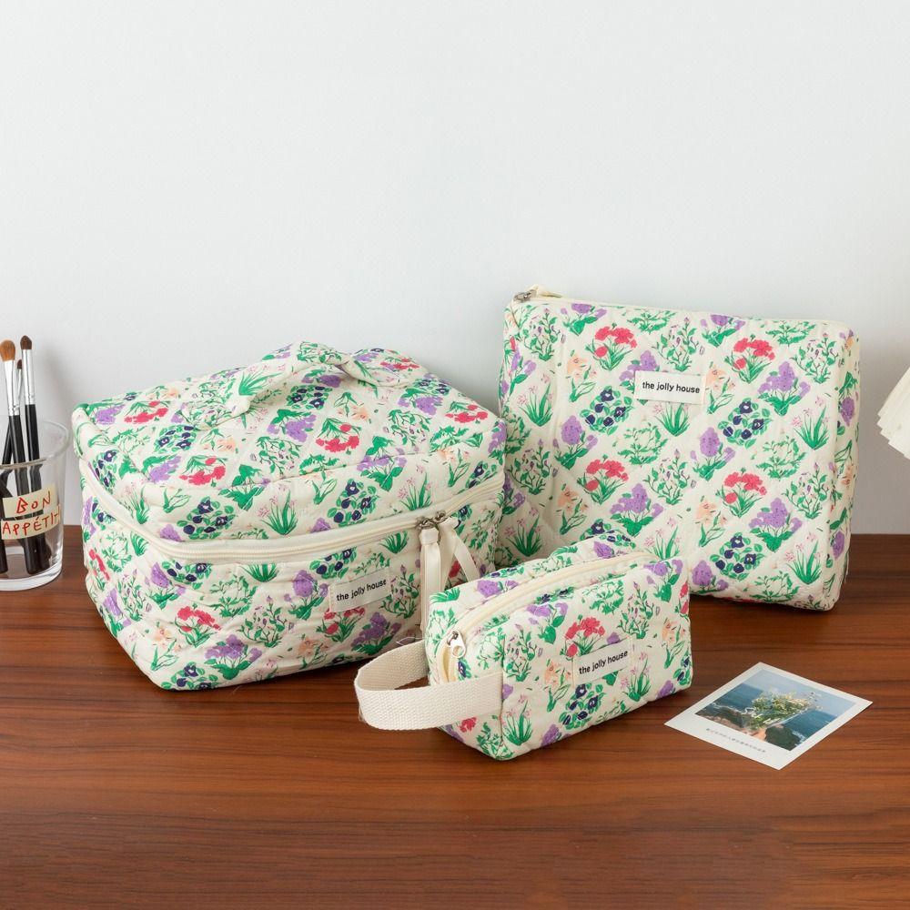 Quilted Floral Cosmetic Bag Storage Bag Toiletry Bag Fashion Makeup Bag 
Quilted Floral Cosmetic Bag Storage Bag Toiletry Bag Fashion Makeup Bag