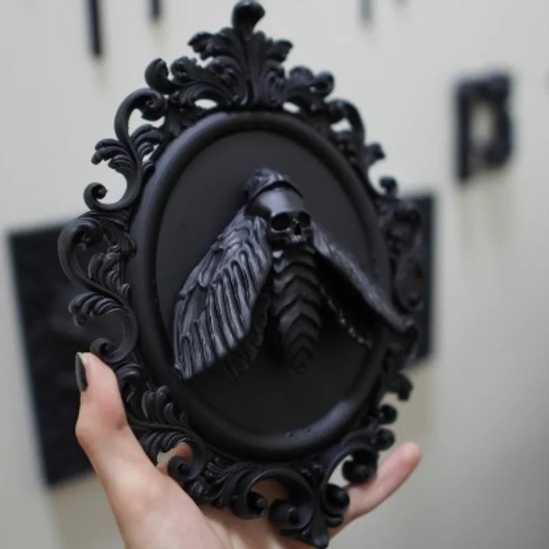 1pcs Gothic Art Resin Gothic Creature Wall Art Rust-Resistant Animal Wall Decor Vintage Wall Hangings Framed Taxidermy for Home 16x21cm чорний
1pcs Gothic Art Resin Gothic Creature Wall Art Rust-Resistant Animal Wall Decor Vintage Wall Hangings Framed Taxidermy for Home 16x21cm чорний