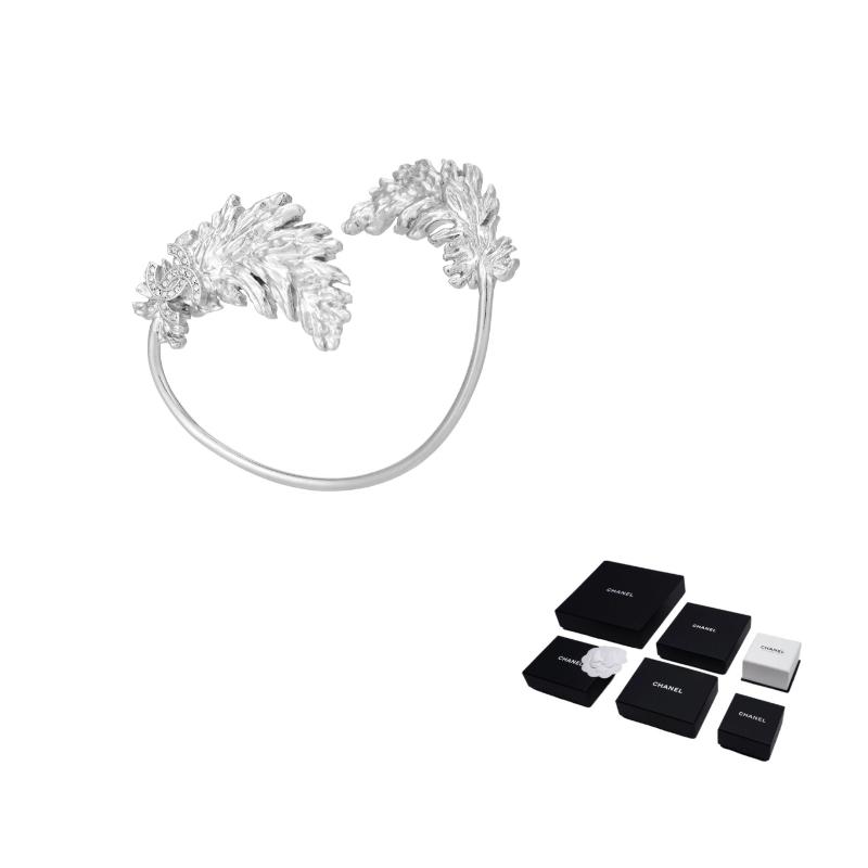 CHANEL logo design metal rhinestone silver crystal earrings same style for men and women, silver срібний
CHANEL logo design metal rhinestone silver crystal earrings same style for men and women, silver срібний