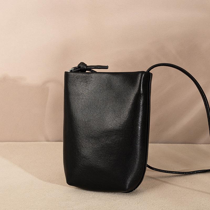 Leather women s bag shoulder bag bag leather mobile phone bag autumn new shoulder messenger bag fashion women s bag 10*5*20 чорний
Leather women s bag shoulder bag bag leather mobile phone bag autumn new shoulder messenger bag fashion women s bag 10*5*20 чорний