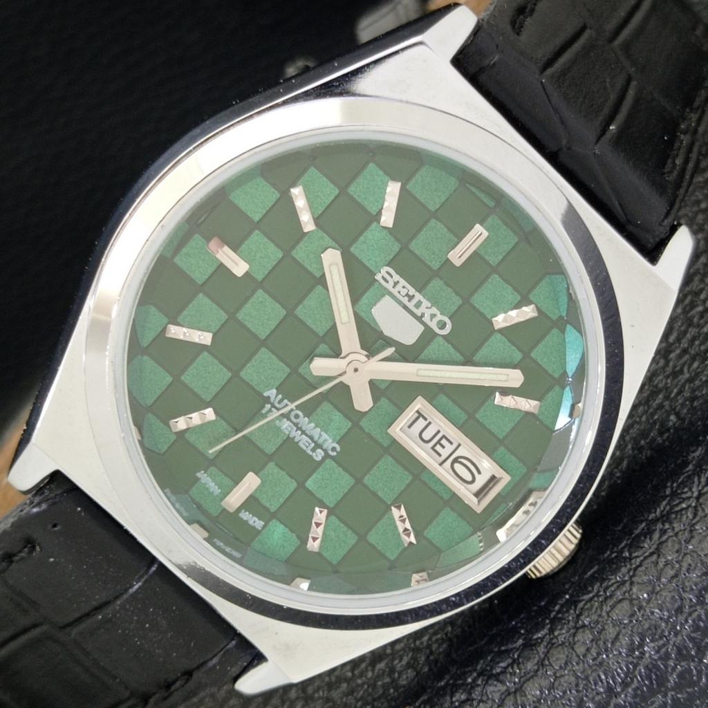 REFURBISHED SEIKO 5 AUTOMATIC MENS WATCH JAPAN MADE GREEN DIAL CUSTOM a440039-2 QV90-a440039
REFURBISHED SEIKO 5 AUTOMATIC MENS WATCH JAPAN MADE GREEN DIAL CUSTOM a440039-2 QV90-a440039