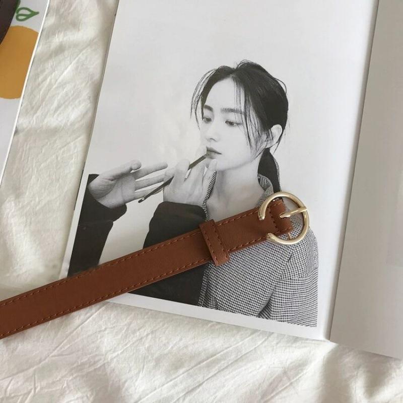 Минималистичный стильный женский джинсовый ремень с пряжкой в цветах черный кофе и кэмел верблюд
Минималистичный стильный женский джинсовый ремень с пряжкой в цветах черный кофе и кэмел верблюд