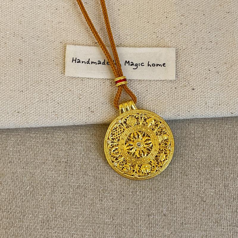 Высокая версия Гуаньинь Бог богатства Фулу Компас плетеная веревка ожерелье женский древний закон свет роскошь мода универсальная шейная цепочка свитер цепочка
Высокая версия Гуаньинь Бог богатства Фулу Компас плетеная веревка ожерелье женский древний закон свет роскошь мода универсальная шейная цепочка свитер цепочка