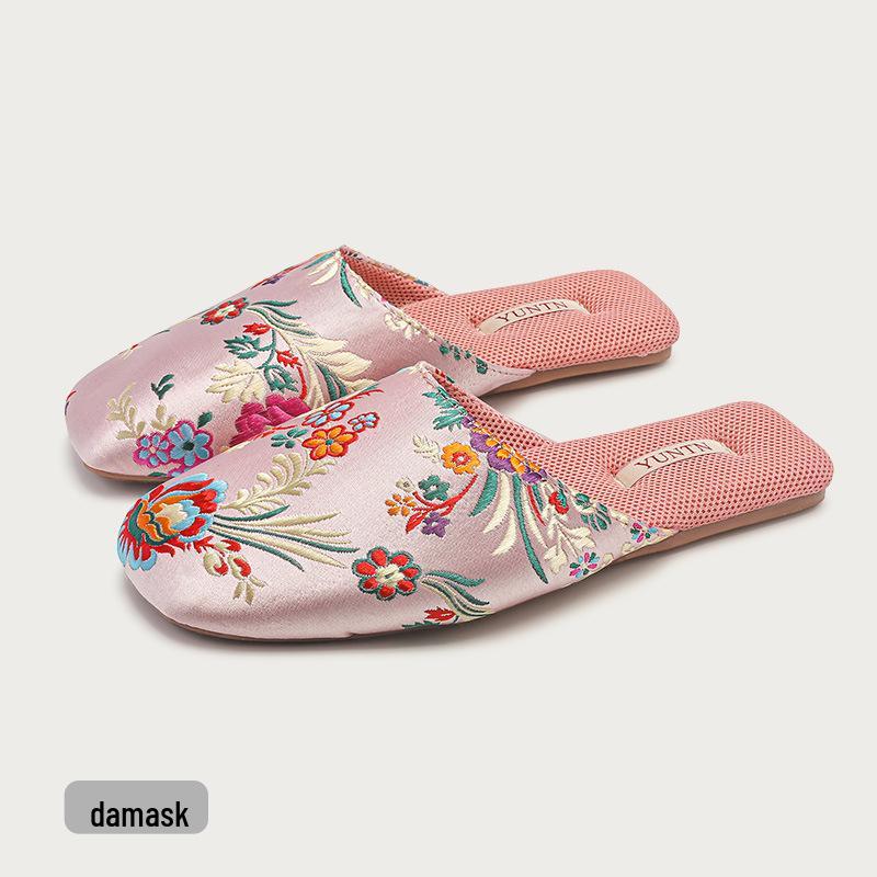 Elegant Four Seasons Embroidered Satin Headscarf & Non-Slip Home Slippers Set for Women Fits 35-36
Elegant Four Seasons Embroidered Satin Headscarf & Non-Slip Home Slippers Set for Women Fits 35-36