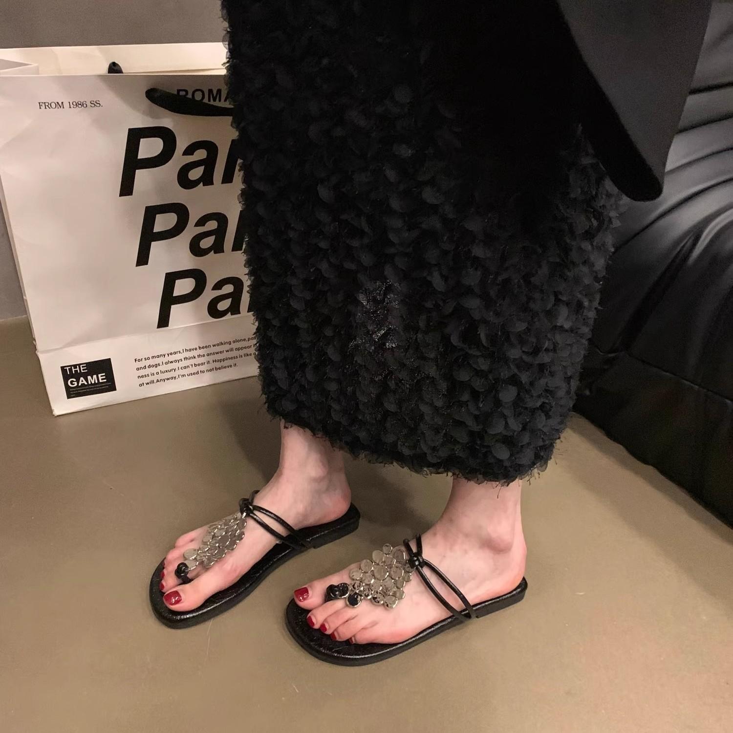 Mezzanine slippers women s spring and autumn 2025 new French design temperament wear flat Roman sandals women s shoes 35 чёрный
Mezzanine slippers women s spring and autumn 2025 new French design temperament wear flat Roman sandals women s shoes 35 чёрный